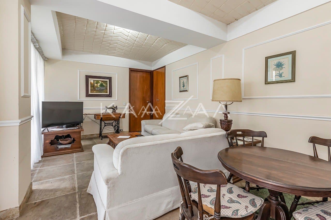 Jardim ensolarado, varanda gostosa e living espaçoso. Casa na Cidade Jardim. - Foto 12