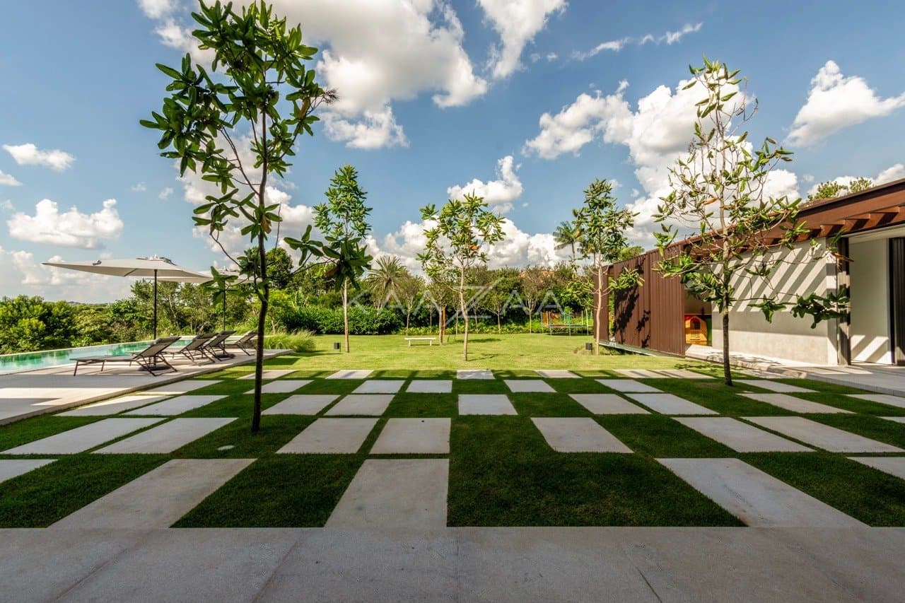 Casa contemporânea feita para interagir com a natureza ao redor. Projeto na Quinta da Baroneza. - Foto 11