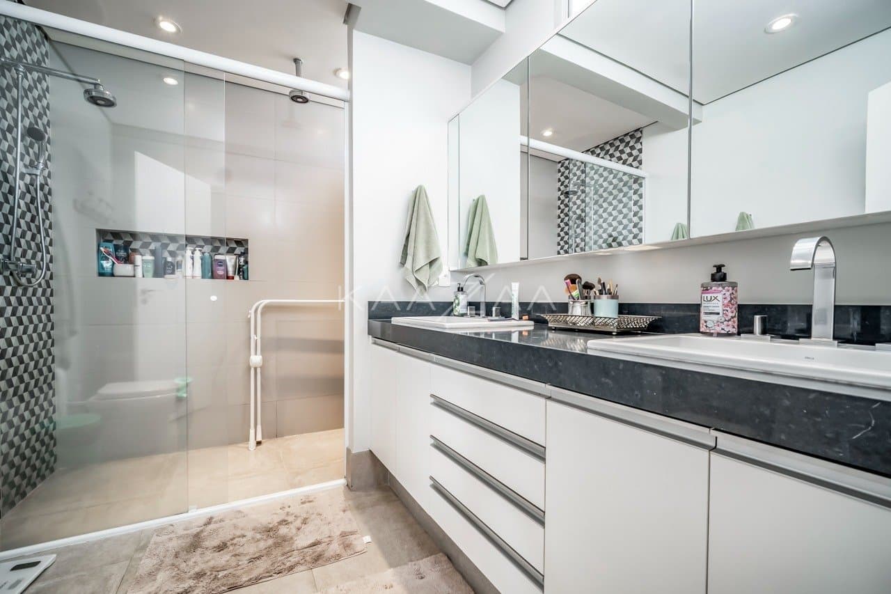 Um apartamento belíssimo no Itaim Bibi: reformado, com excelente infra-estrutura e acabamentos. - Foto 18