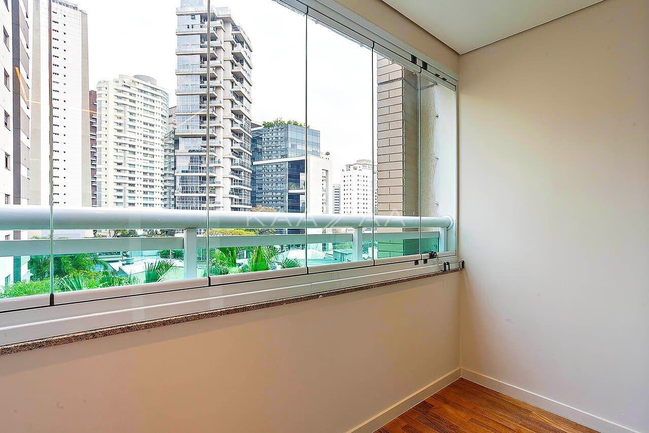 Cores suaves e muita elegância neste Apartamento Duplex no Itaim Bibi. - Foto 18