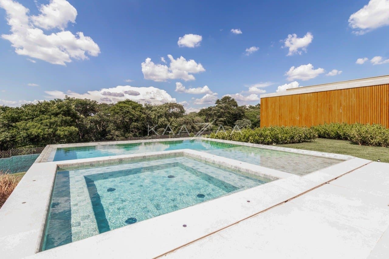 Casa em elegante diálogo com a natureza na Baroneza - Foto 2