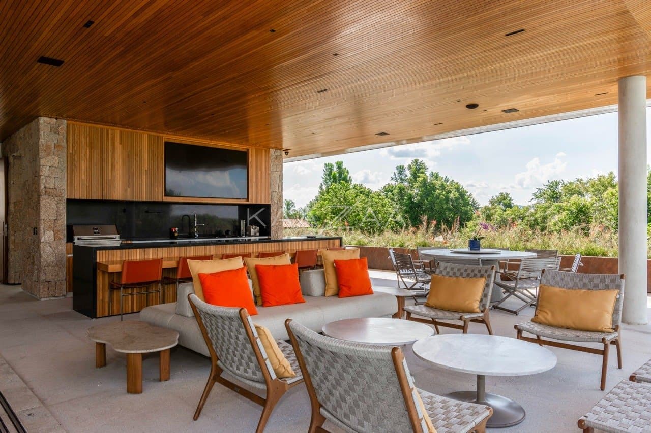 Casa contemporânea feita para interagir com a natureza ao redor. Projeto na Quinta da Baroneza. - Foto 14