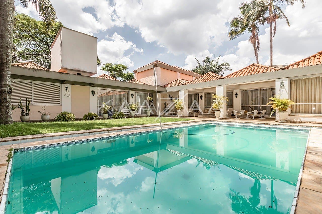 Jardim ensolarado, varanda gostosa e living espaçoso. Casa na Cidade Jardim. - Foto 1