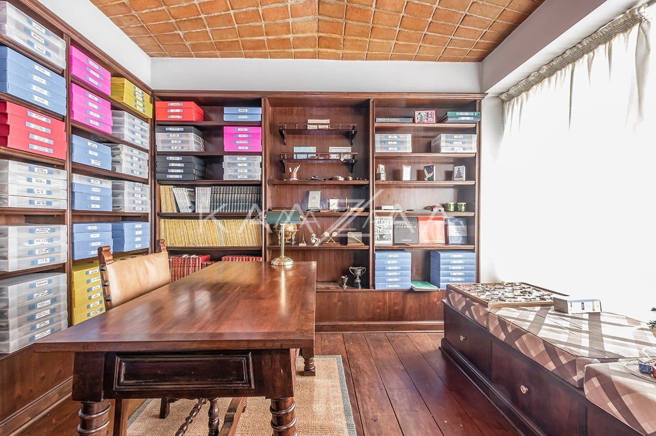 Jardim ensolarado, varanda gostosa e living espaçoso. Casa na Cidade Jardim. - Foto 16