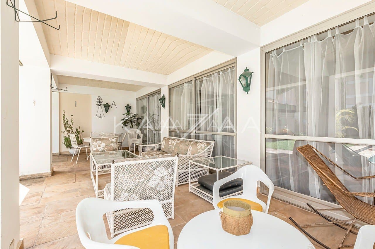 Jardim ensolarado, varanda gostosa e living espaçoso. Casa na Cidade Jardim. - Foto 5