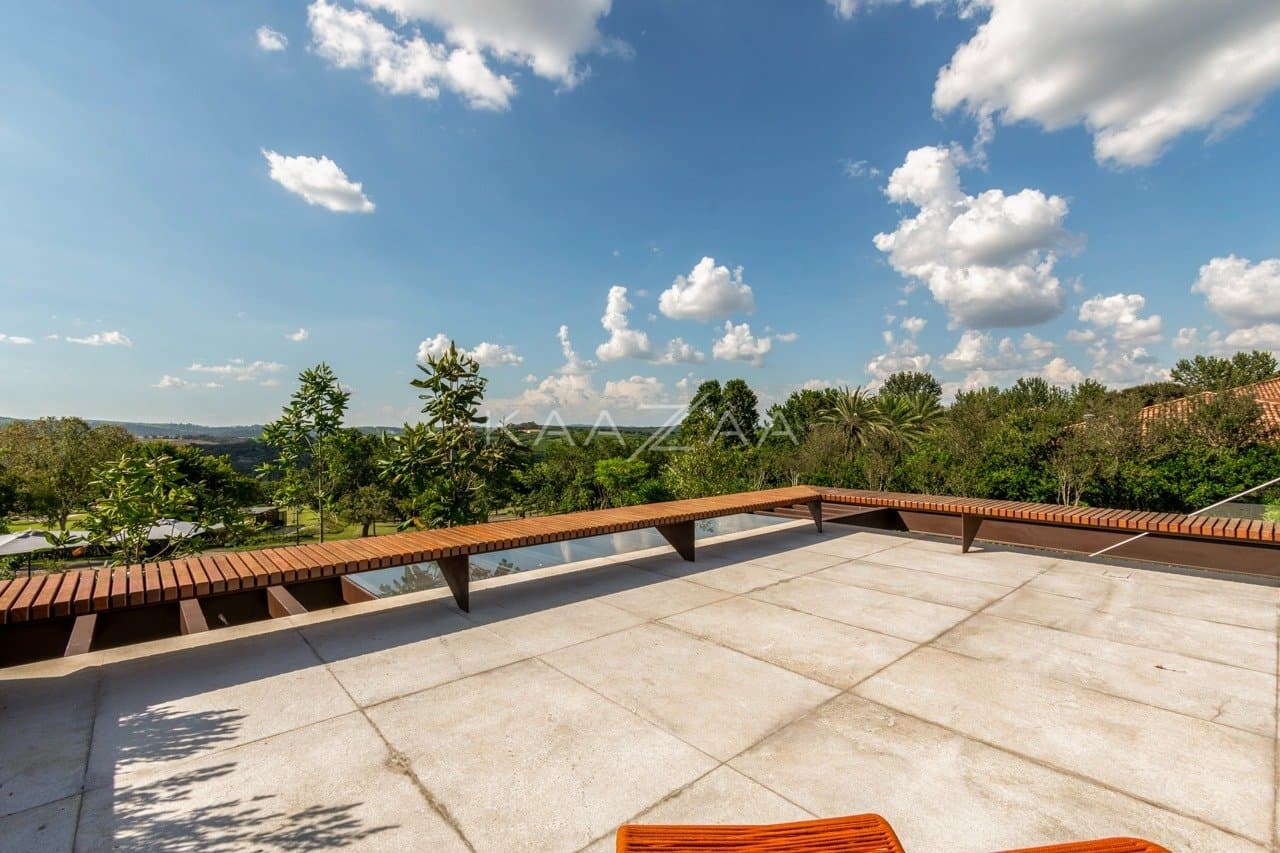 Casa contemporânea feita para interagir com a natureza ao redor. Projeto na Quinta da Baroneza. - Foto 47