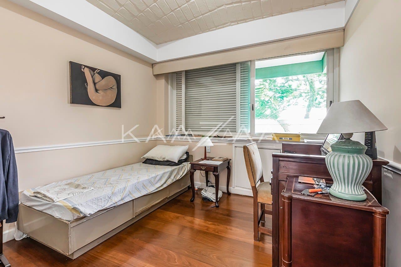 Jardim ensolarado, varanda gostosa e living espaçoso. Casa na Cidade Jardim. - Foto 20